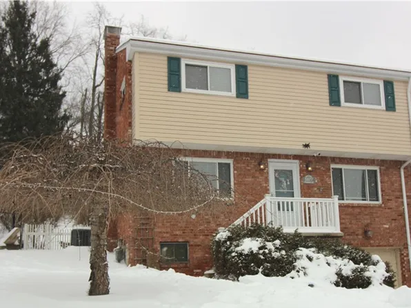 5877 Pleasant St, South Park, PA 15129