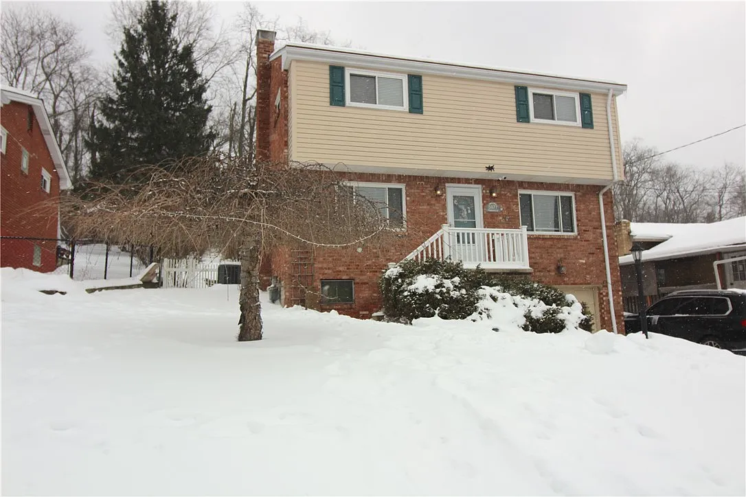 5877 Pleasant St photo 1