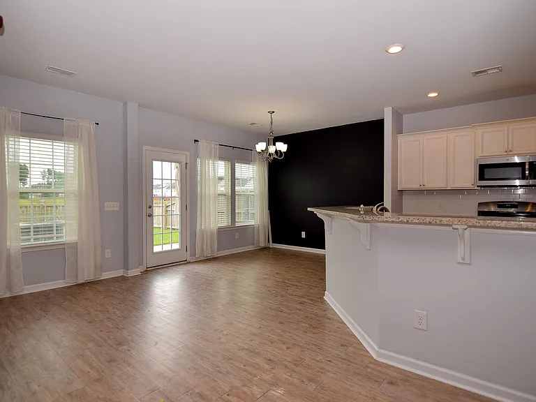 788 Redbud Ln — Photo 6