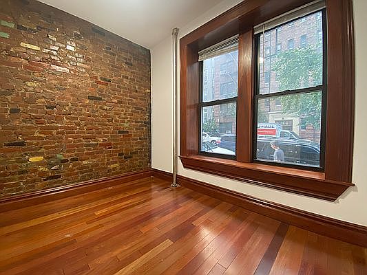 3rd image of 208 E 82nd St #2