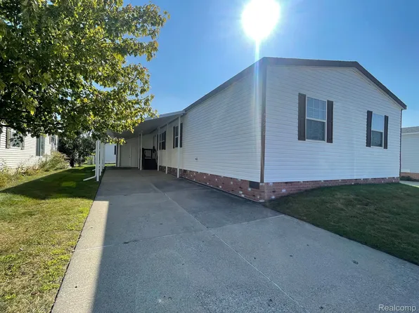 49916 Elk Trl, Shelby Township, MI 48315