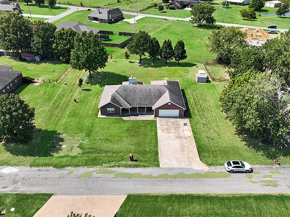 3rd image of 86 Maple Rd