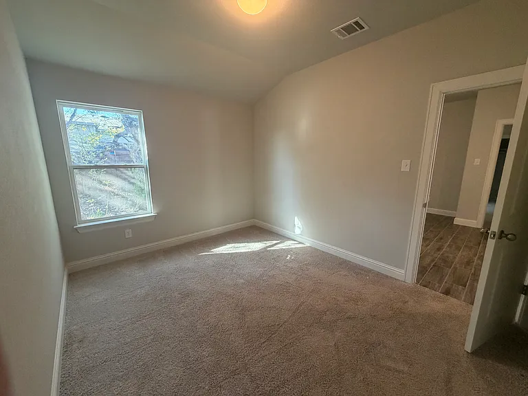 4300 Liberty Ln — Photo 15