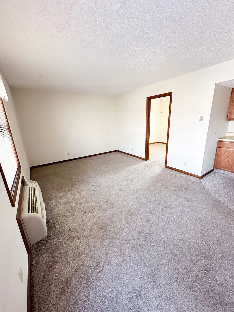 430 Skyline Dr. — Photo 2