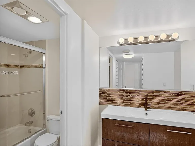 20335 W Country Club Dr #502 — Photo 15