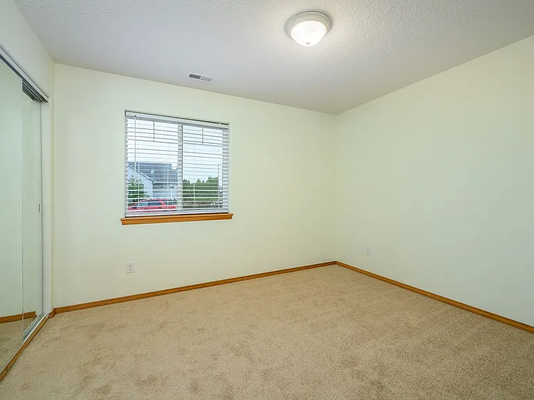 357 NE Faulconer Ct — Photo 18