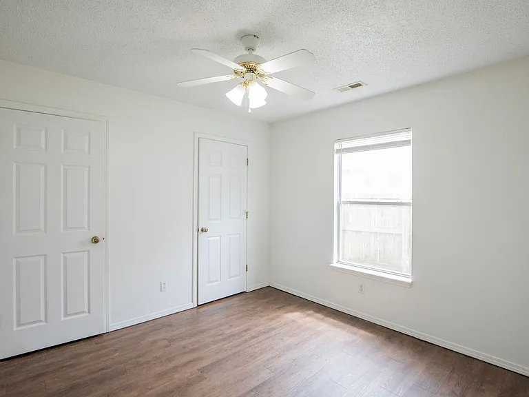 2509 Parkcrest Dr — Photo 11