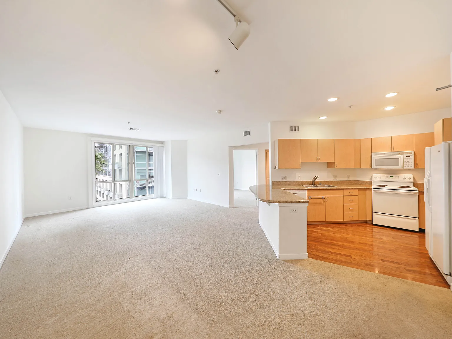 1 bed, 888 sqft, $2,880 — Photo 2