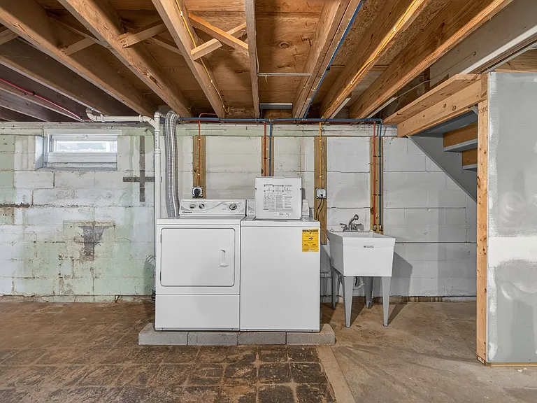 614 Park Ave — Photo 29