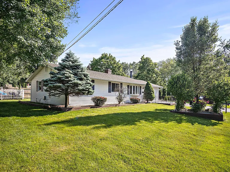 8 Carver Rd — Photo 31