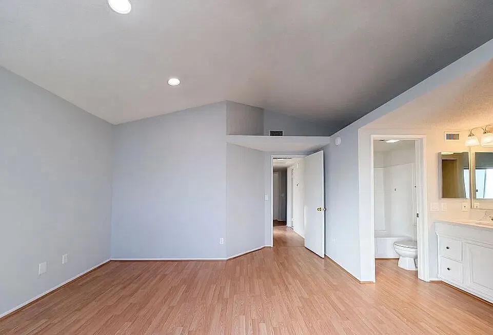 3 bed, $3,754 — Photo 1