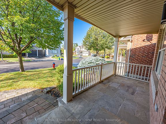 4th image of 721 Switzer Cres