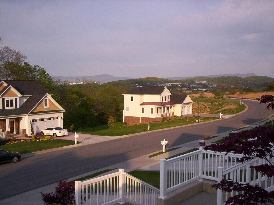 2nd image of 2076 Willow Hill Dr