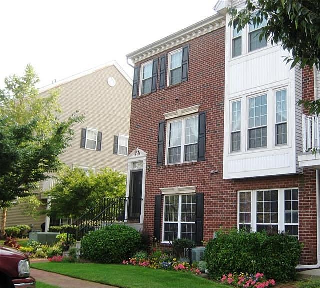 3 BR, 2.5 Bath Corner Unit