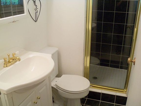 5th image of 1137 Avenue F