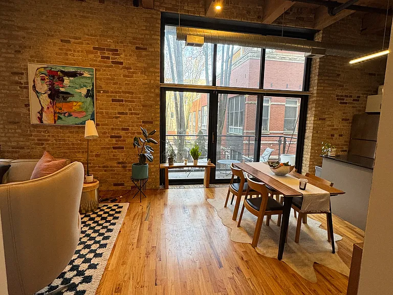 2210 W Wabansia Ave #210 — Photo 6