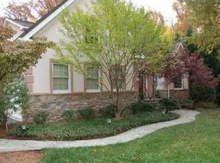 3235 Navy Dr, Herndon, VA 20171