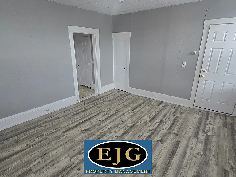 50 Main St #6 — Photo 8