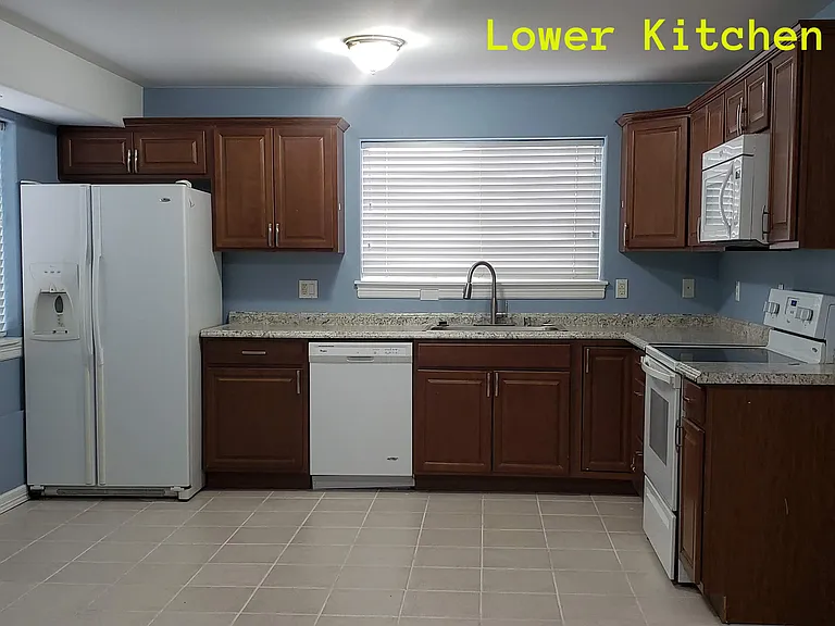 3716 S Willow St — Photo 2