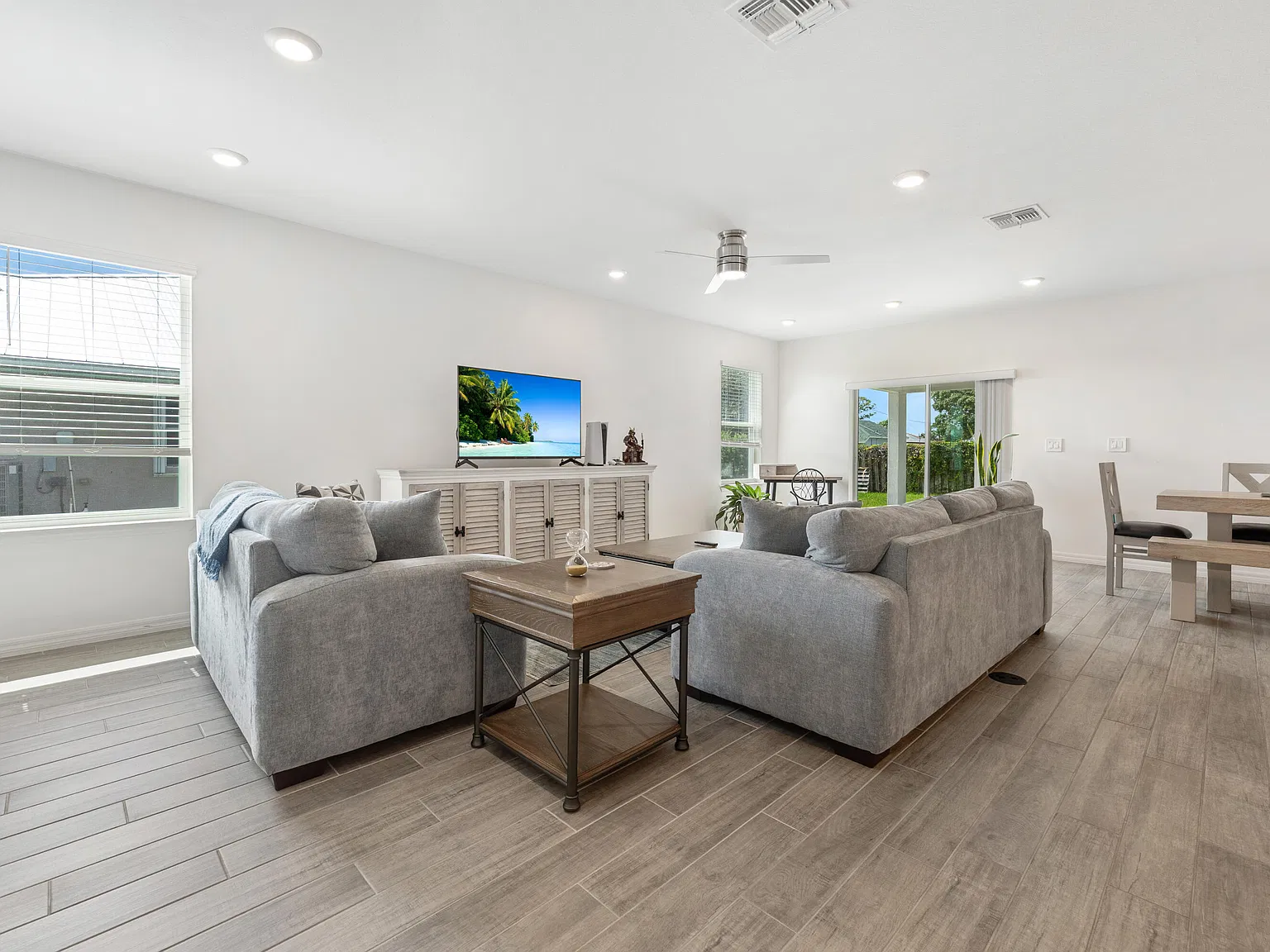 4 bed, 2.0 bath, 2064 sqft, $3,300 — Photo 2