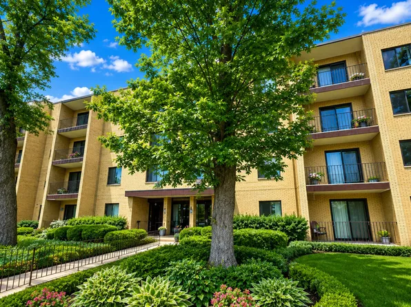 6670 S Brainard Ave APT 204, Countryside, IL 60525