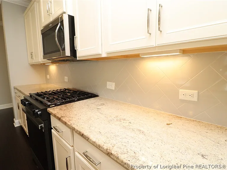 410 Boscawen Ln — Photo 8