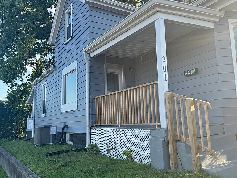 201 Gordon Ave — Photo 3