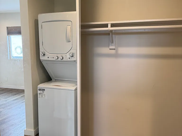 1754 Pine Ave #9 — Photo 14