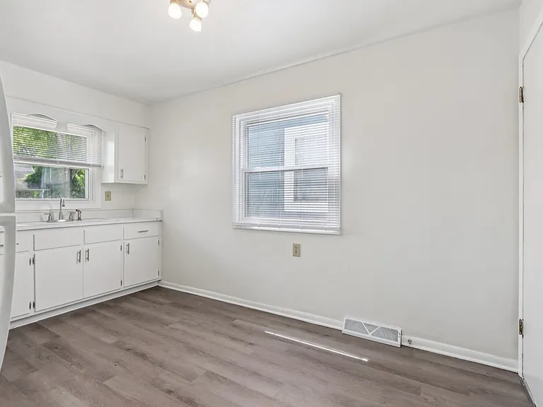 1933 S 72nd St #1933 — Photo 9