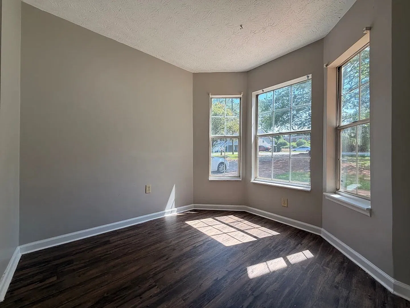 130 Cumberland Ct — Photo 2