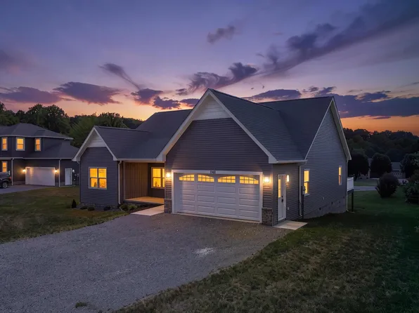 1960 Saw Mill Ct E, McGaheysville, VA 22840
