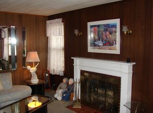 17 Cherry St, Uxbridge, MA 01569