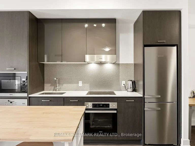11 Lillian St #1010 — Photo 4