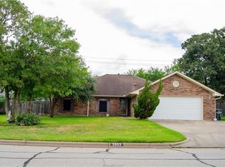 5805 Knightsbridge Ln, Bryan, TX 77802