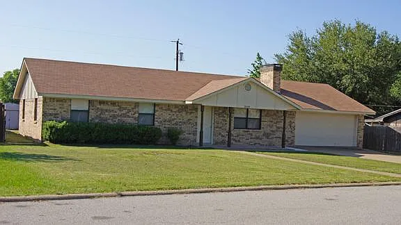 2040 Lisa Cir