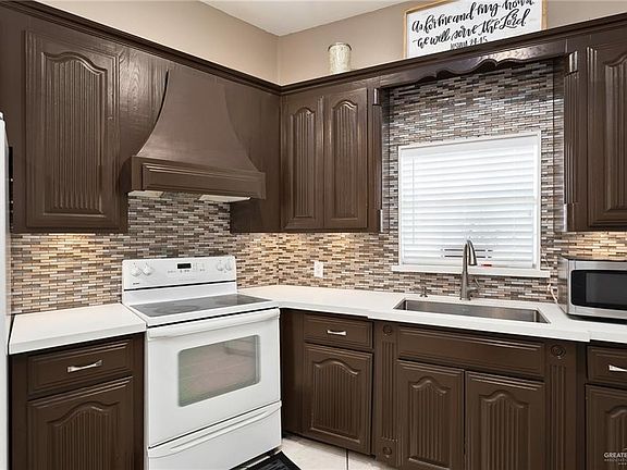 2nd image of 2202 Highland Dr