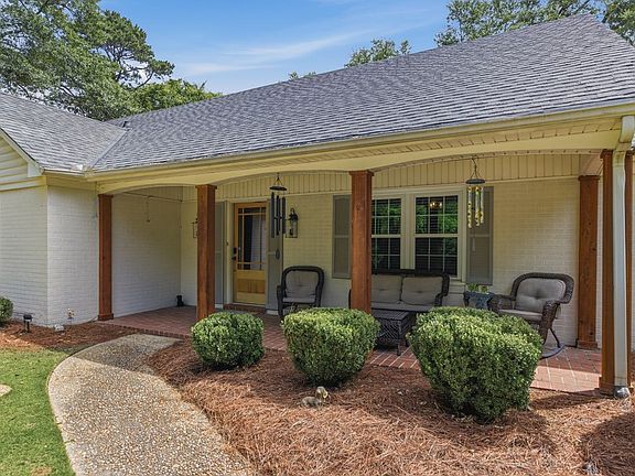 3rd image of 3330 E Lindsay Dr