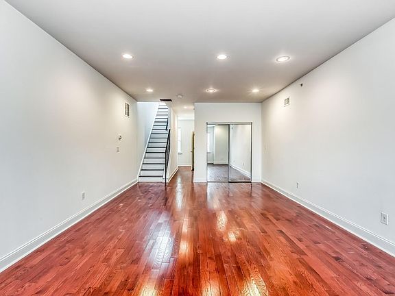 2nd image of 1456 E Columbia Ave #1