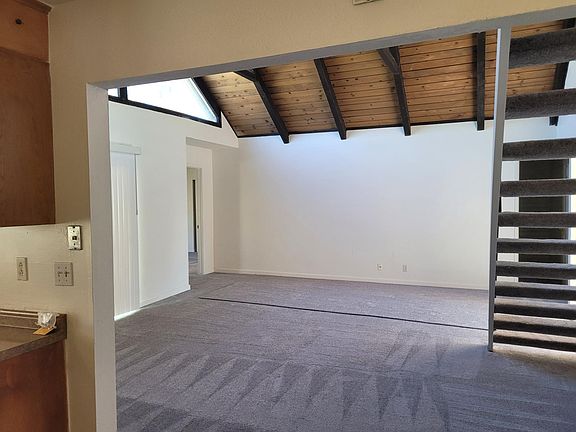 5th image of 3026 Pear St