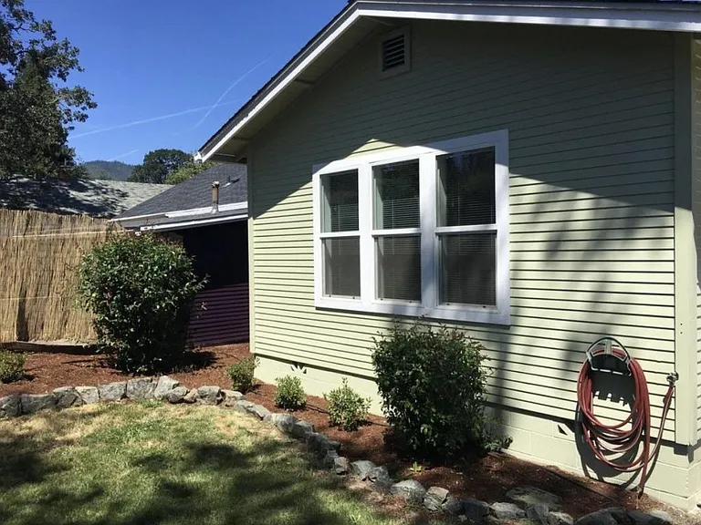 1002 NW Lawnridge Ave — Photo 17