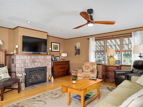 5th image of 4875 Edgewood Dr