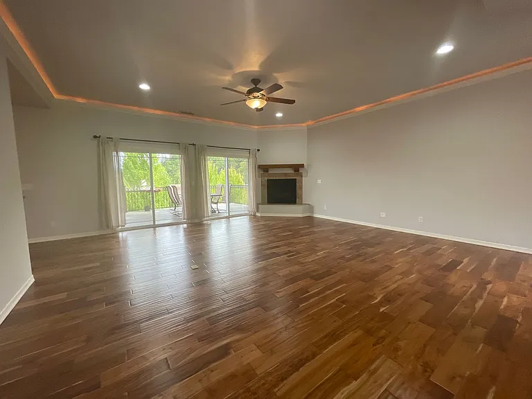 228 Winchester Creek Ave — Photo 4