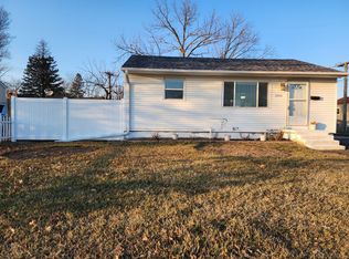 2904 Sunset Ave, Waukegan, IL 60087