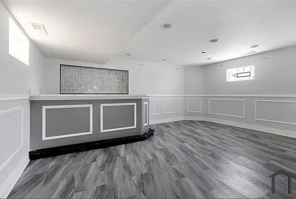 245 W 43rd St — Photo 19