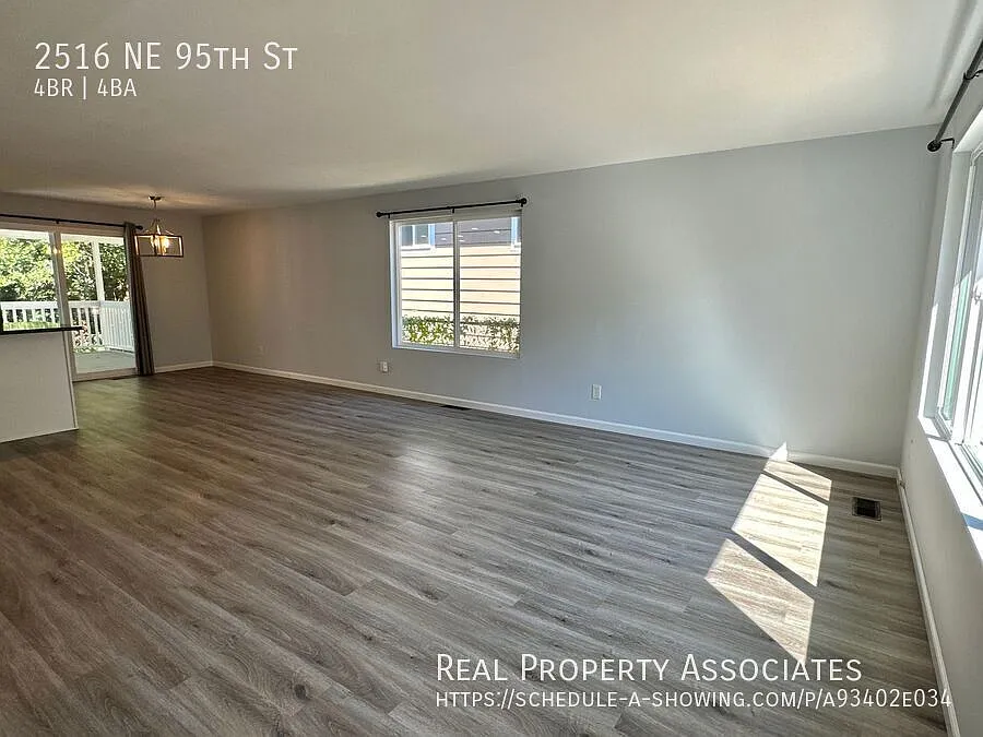 Newly Updated 4 Bed+Bonus/4 bath home w/ Two Master Suites — Photo 4