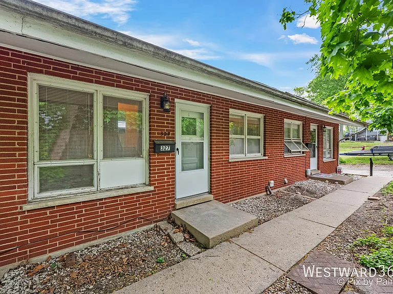325 E Lake St — Photo 6