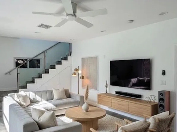 2041 Linnington Ave, Los Angeles, CA 90025