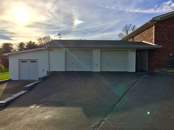 3rd image of 600 Brookmede Dr