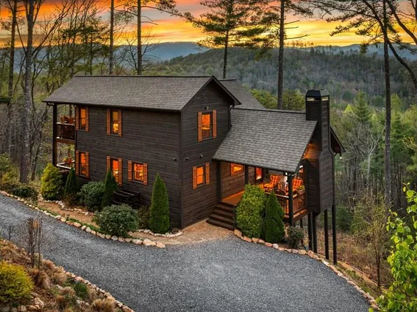 267 Oasis Dr, Blue Ridge, GA 30513