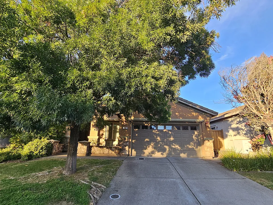 360 Lone Spur Dr